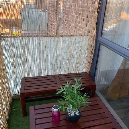 Lovely 1-Bed Serviced Apartment With Free Parking Уест Търок Екстериор снимка